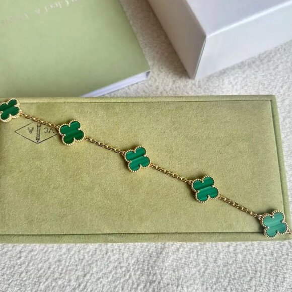 Van Cleef & Arpels 18k gold five-flower malachite bracelet - Picture 3 of 6
